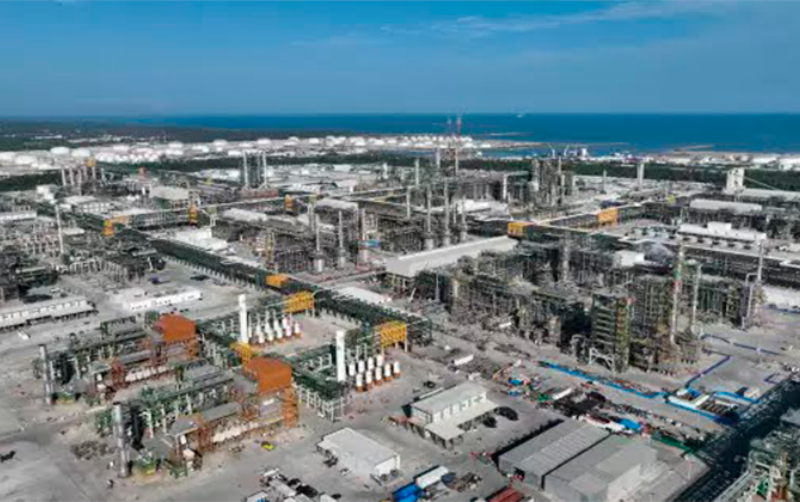 Adeuda Pemex a proveedores