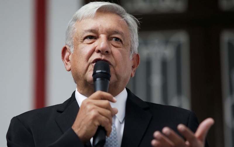 AMLO dice que 50 mil millones se le arrebatarán al huachicol, e insiste en que el PIB será de 4%