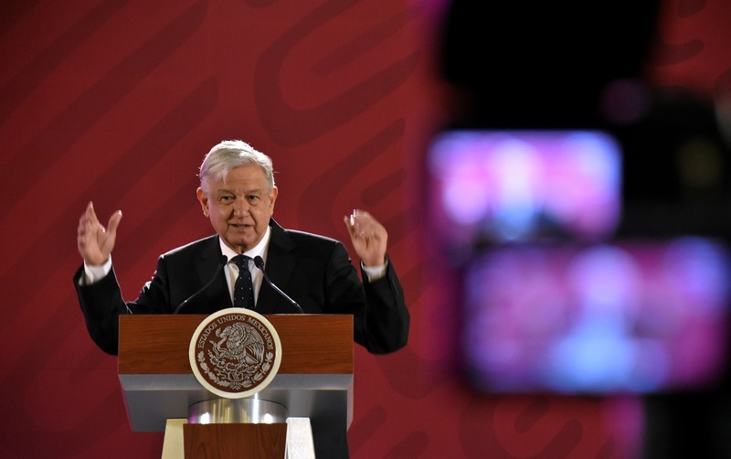 AMLO reconoce molestia en estados por escasez