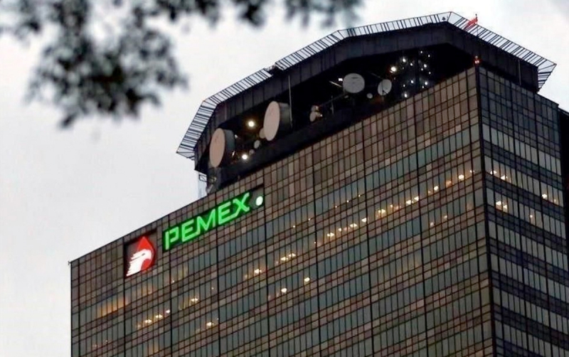 Arma Pemex embudo y deja varados 60 buques con gasolina