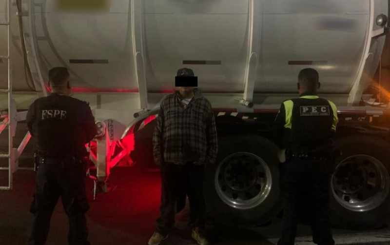 Aseguran tractocamión con 63 mil litros de diésel ilegal en Guanajuato; operativo fue coordinado con Pemex y FGR