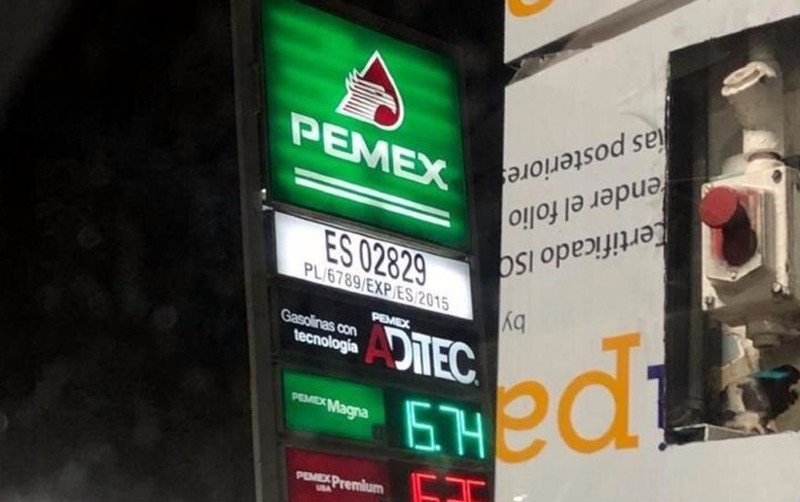 Aumenta Pemex precio de gasolina al mayoreo.