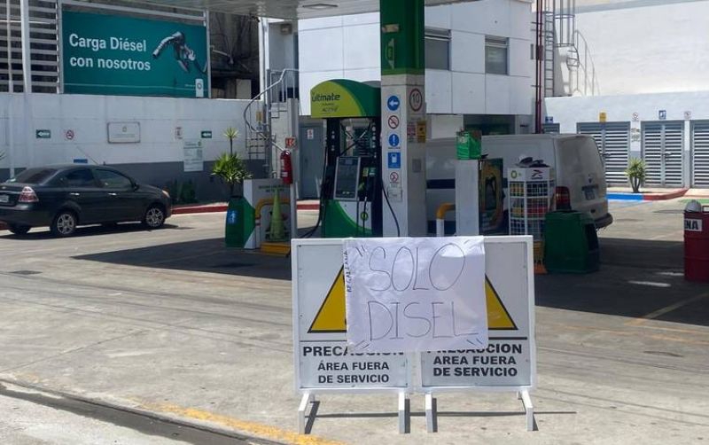Bloqueo en planta de Pemex en Rosarito cierra la mitad de las gasolineras de Tijuana