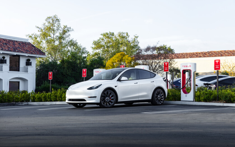 Cada vez se vende menos gasolina en el mundo y el culpable es uno del que hablamos todos los días: los autos eléctricos