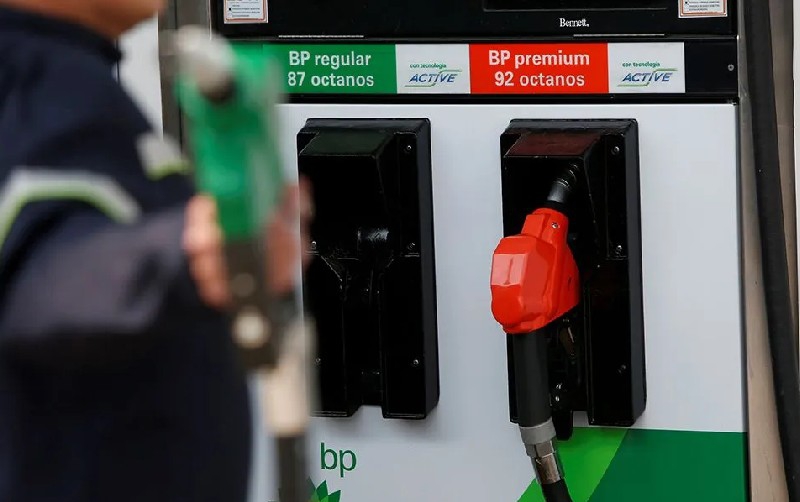 Cae 8.5% volumen de ventas de gasolinas; crecen 43.9% en valor