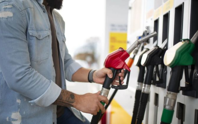 Clausuran 84 gasolineras por incumplimientos ambientales y venta irregular de combustible