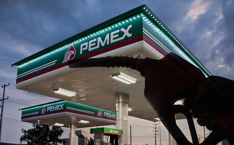 ¿Cómo se calcula el precio y qué impuestos pagas por la gasolina?