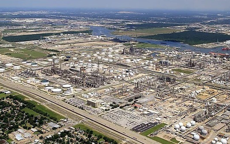 Compra de refinería Deer Park asegura oferta de gasolinas en México, afirma Hacienda
