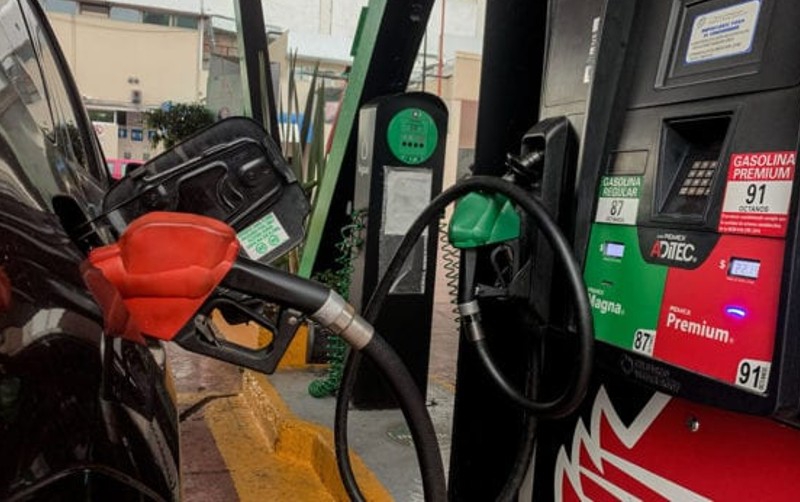 CRE admite que ha incumplido promesa a gasolineros de liberar permisos