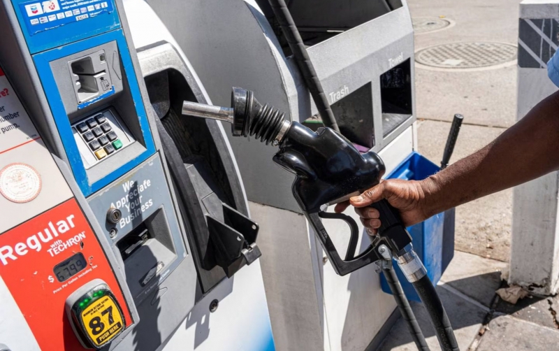 ¿Cuántos litros de gasolina se pueden comprar en LatAm con el salario promedio?