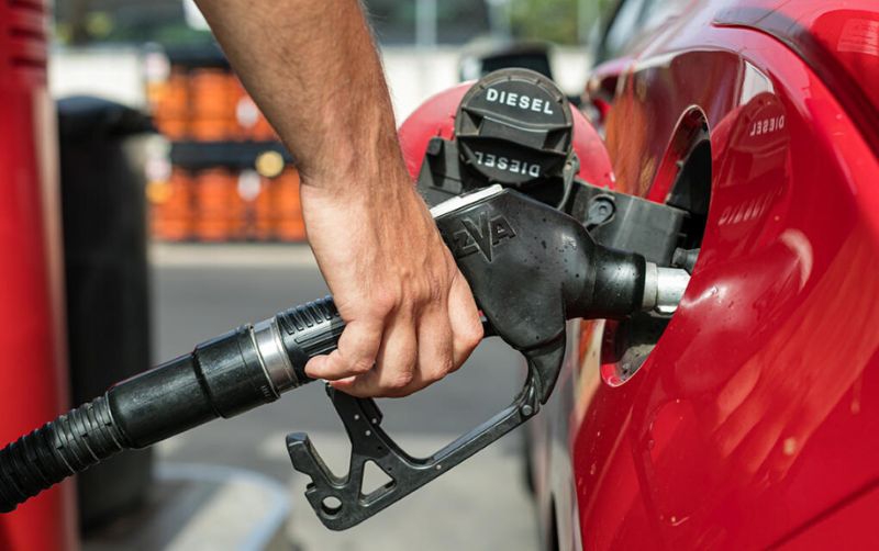 Diésel se encarece 7% y sacude costos de transporte