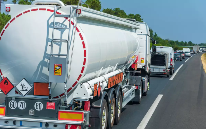 El etanol vuelve a la mesa, pero los motores siguen rezagados