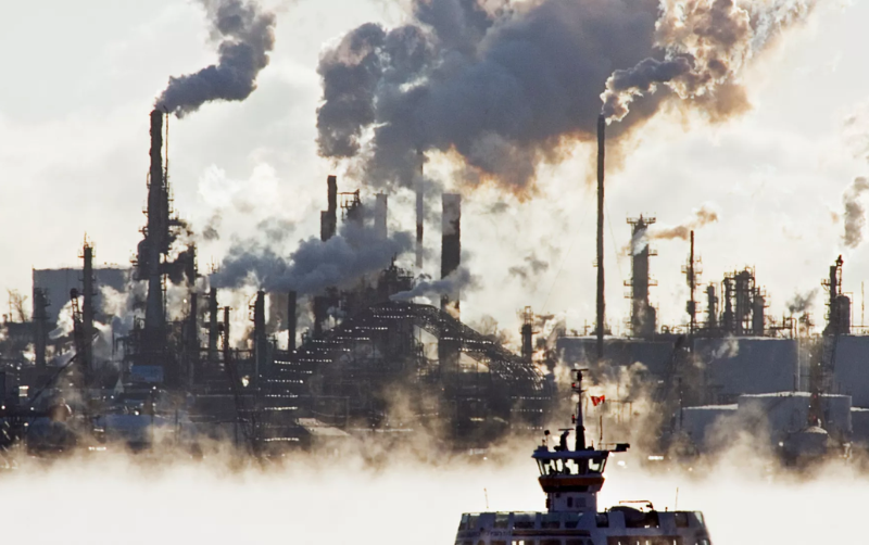 El precio del petróleo cae un 6% por el aumento de la producción de la OPEP y los aranceles de Trump