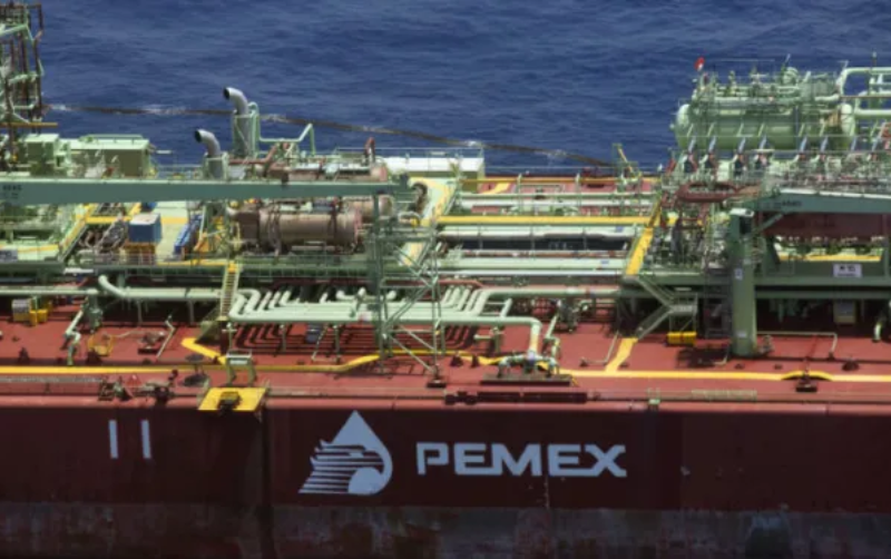 Exportaciones de crudo de Pemex repuntan, importaciones caen