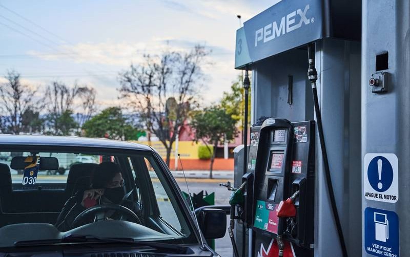 Facturas de gasolina y otras deducciones tendrán más control del SAT en 2022