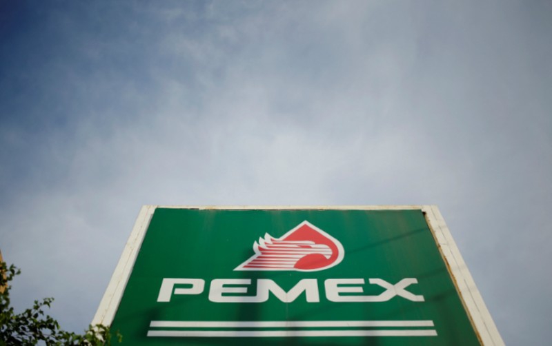 Firman Pemex y el STPRM acuerdo de revisión salarial y contractual