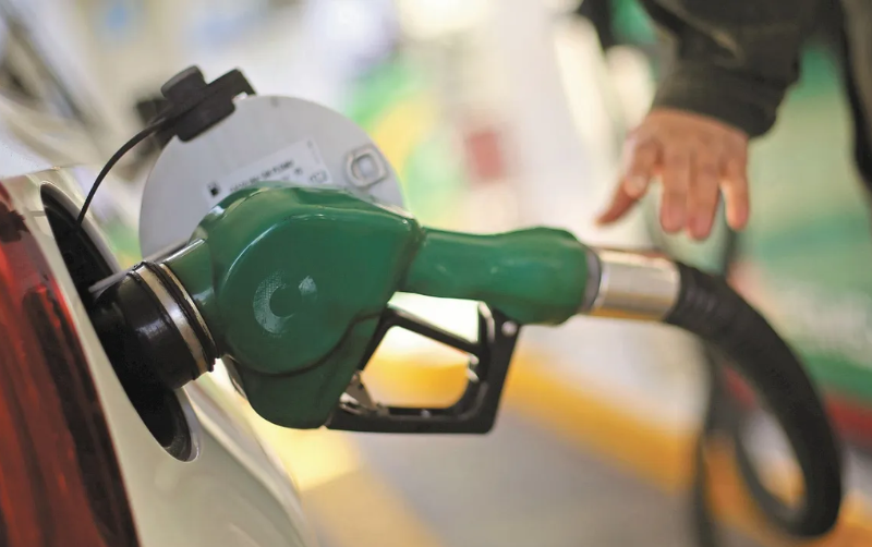 Gasolina en México y EU sigue en caída libre