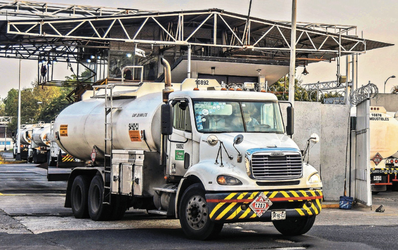 Gobierno podría absorber 40,000 millones de dólares de la deuda de Pemex