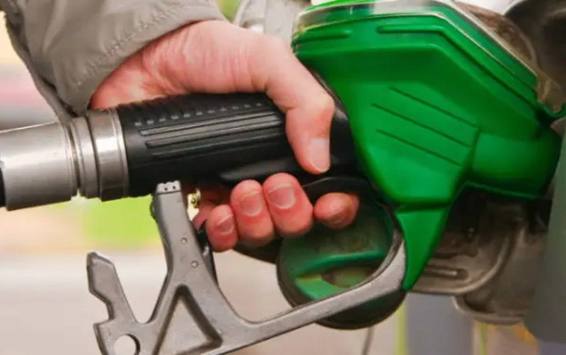 Hacienda reduce estímulo fiscal a gasolina y diesel