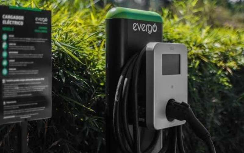Inauguran dos estaciones de carga para autos eléctricos en México