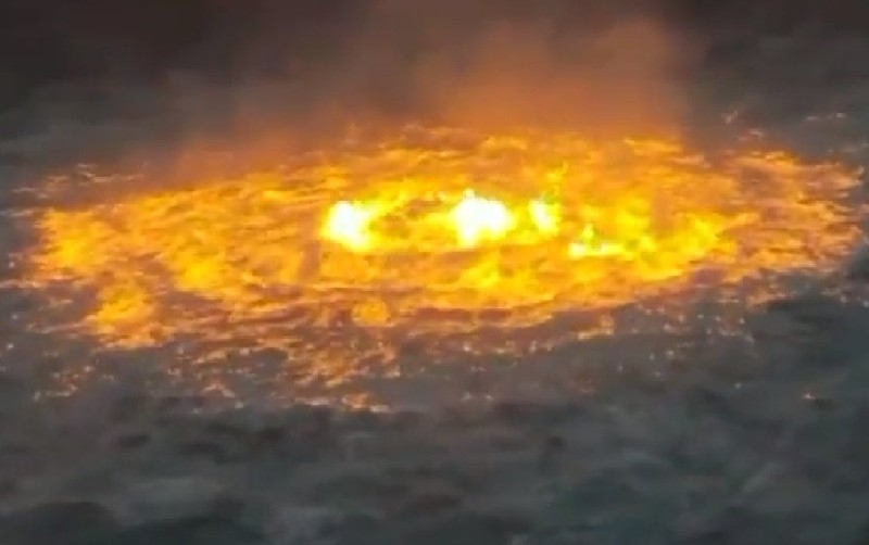 Incendio en ducto marino de Pemex genera críticas internacionales