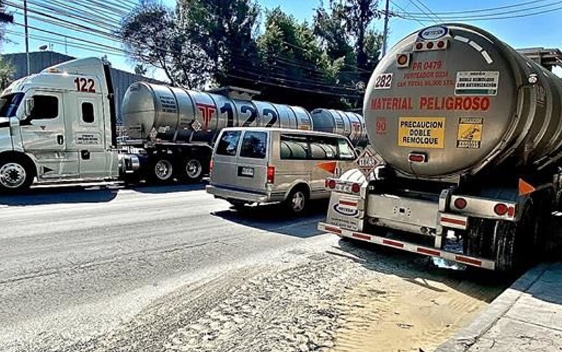 Inquietan pipas con turbosina en avenidas de CDMX