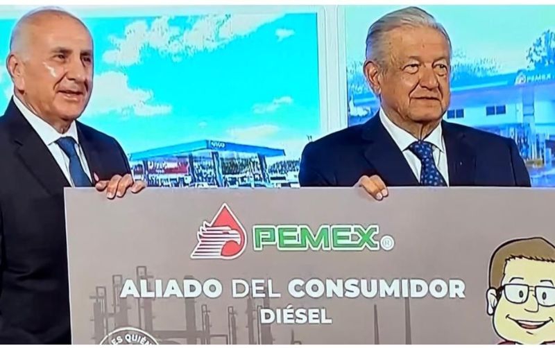 José Ángel García Hernández recibe reconocimiento: aliados del consumidor, en la mañanera con AMLO