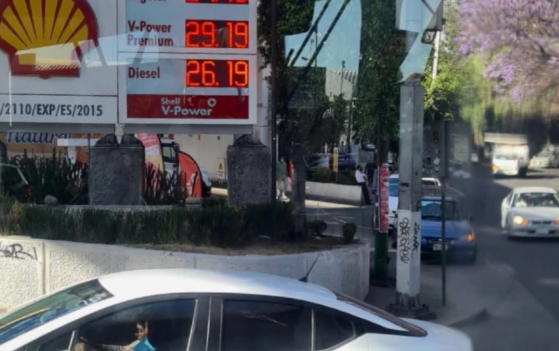 La gasolina desafía los estímulos de Hacienda: rebasa los 29 pesos el litro