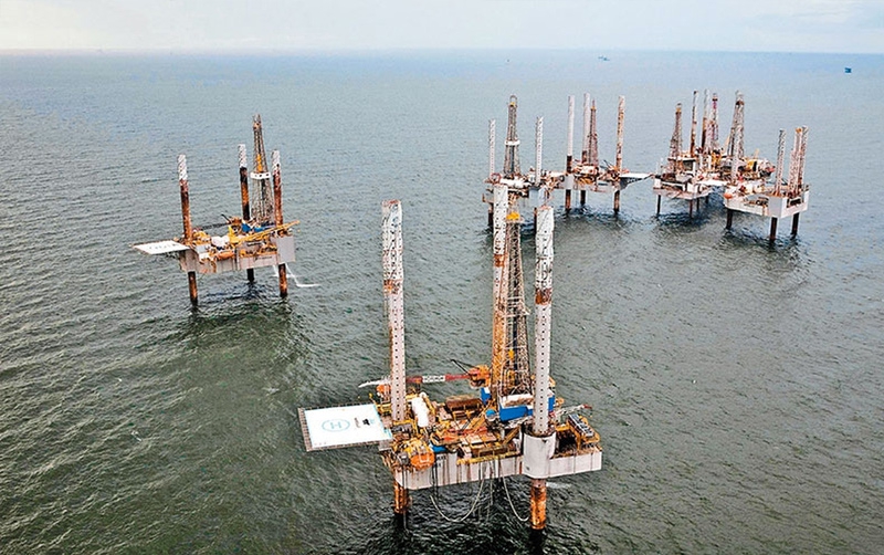 Lideran 25 servidores red de huachicoleo en plataformas del Golfo