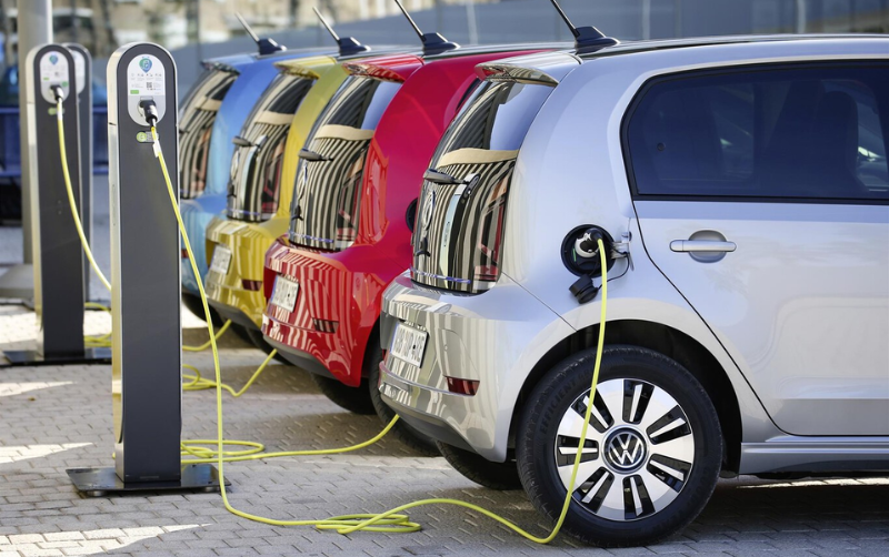 Los analistas decían hace 8 años que los autos eléctricos colapsarían la oferta del petróleo hoy. Esto es lo que sucedió en realidad