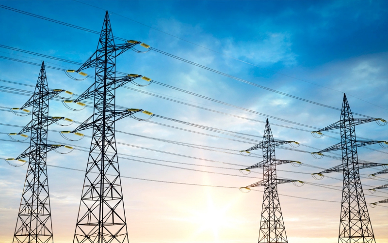 Los apagones en México se deben a problemas de transmisión eléctrica, no a la falta de energías renovables, según la CRE