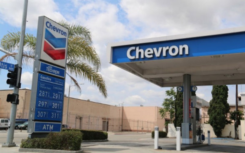 Los motivos por los que la gasolina cuesta más en Chevron y Shell, señaladas por López Obrador