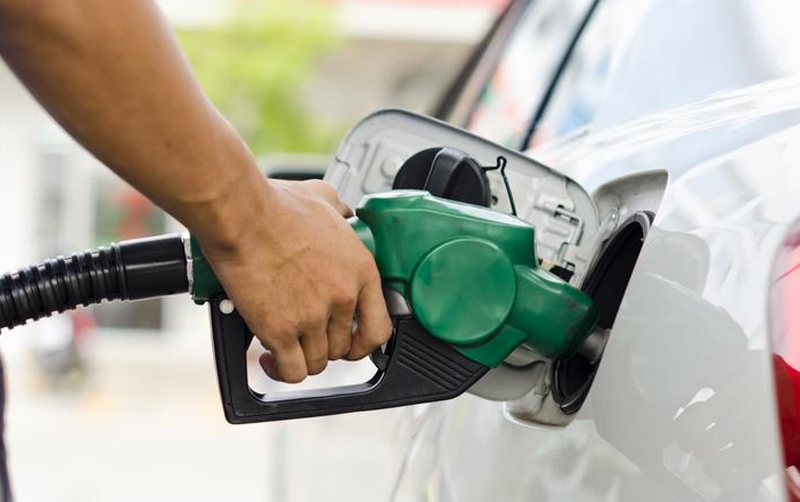 Los tres riesgos si se controla el precio de la gasolina