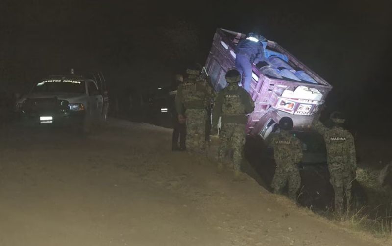 Marina asegura tres vehículos con mil 460 litros de combustible en Puebla