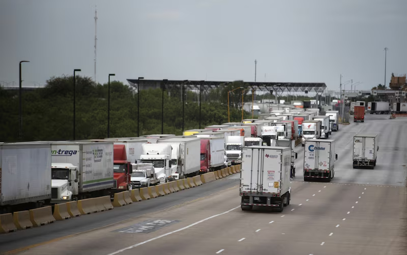 México detiene importaciones de combustibles en frontera de Texas mientras aumentan inspecciones