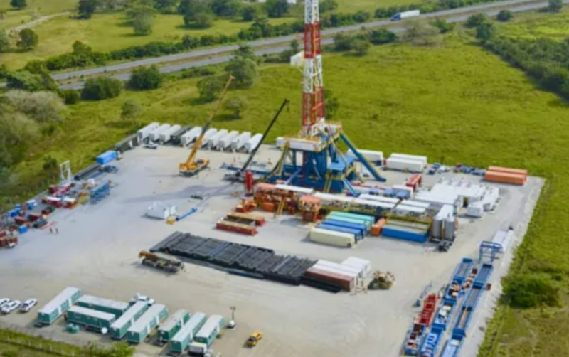 México experimenta un incremento del 40 % en la refinación de crudo y busca generar hasta 1,8 mbd de hidrocarburos líquidos en los próximos cinco años.