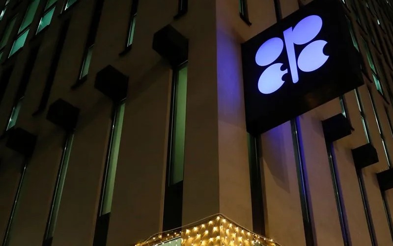 Países de la OPEP+ acuerdan aumentar levemente la producción de petróleo en marzo