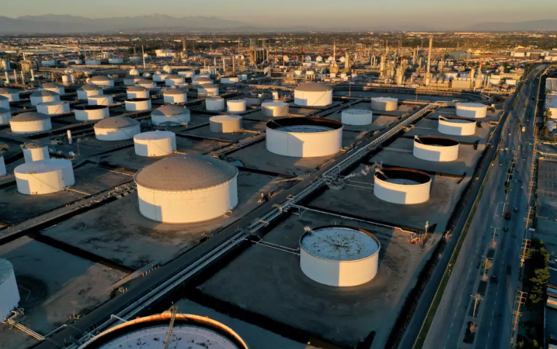 Pemex abandona planes de refinación y aumenta sus exportaciones de crudo en mayo