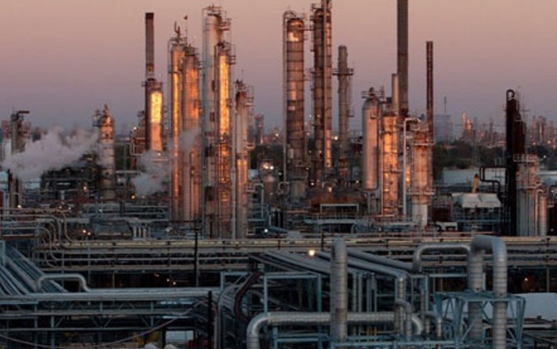 Pemex compra a Shell refinería en Houston: AMLO