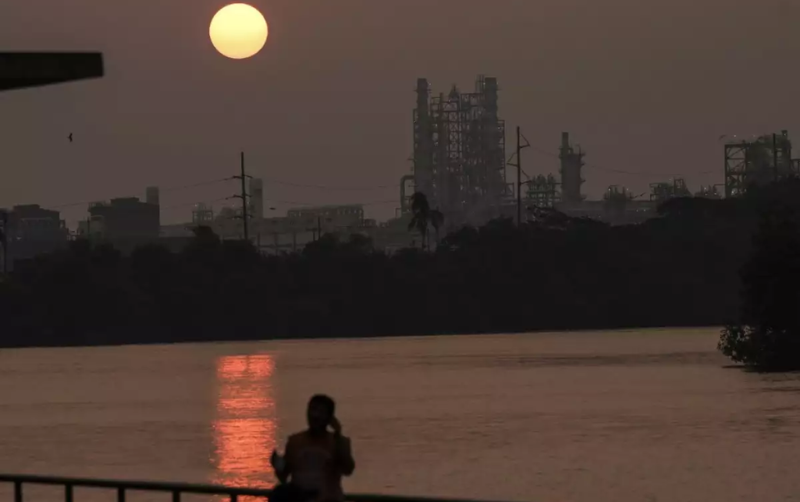 Pemex dice a sus inversionistas que redujo todas sus emisiones contaminantes
