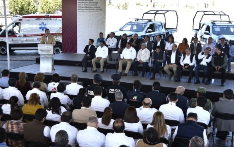 Pemex entrega apoyos a municipios de Hidalgo