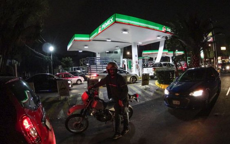 Pemex hila tres meses con ventas de gasolina a la baja