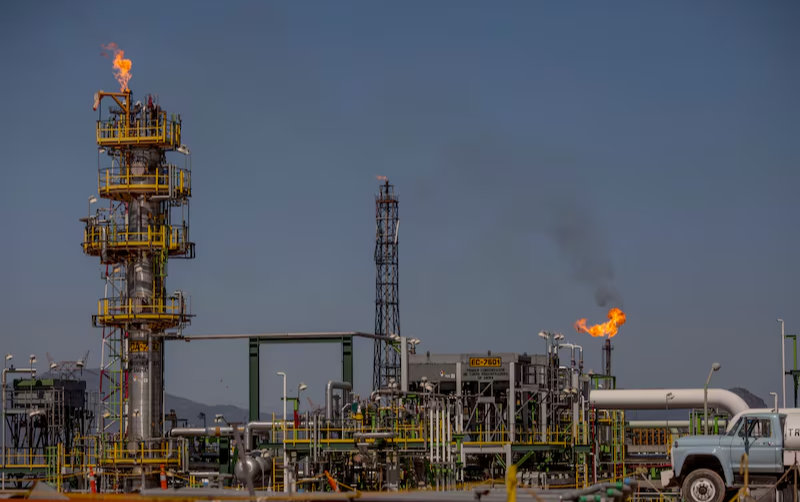 Pemex importa más gasolina de la que produce pese a inversiones de AMLO