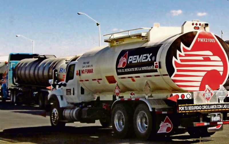 Pemex lanza licitación a privados para subir producción de petróleo; espera obtener 13 mil barriles diarios al cierre del 2025