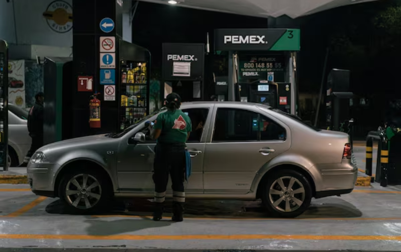 Pemex reduce importaciones de gasolina, pero lejos de la autosuficiencia que persigue el Gobierno