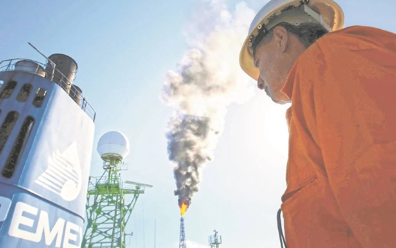 Pemex se aprieta más el cinturón y hasta hace venta de garage