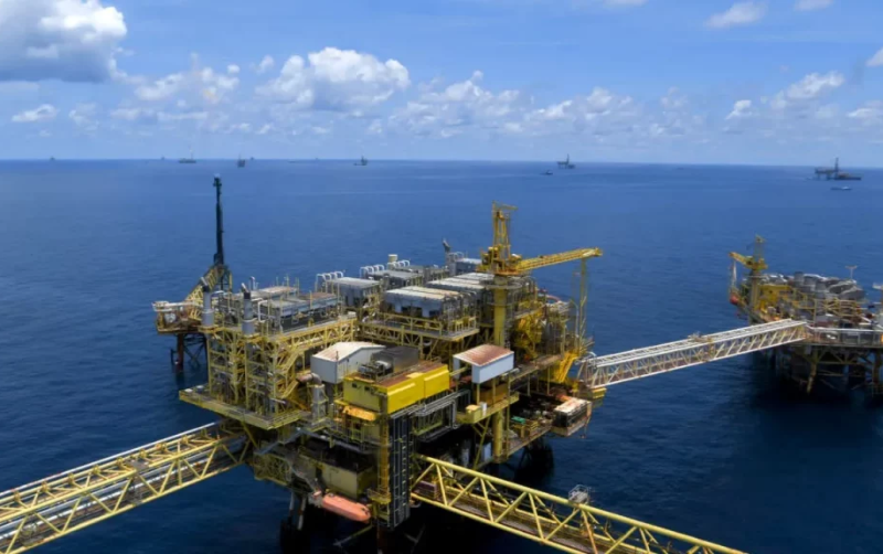 Pemex y Hacienda renuevan régimen fiscal para mejorar finanzas de la petrolera