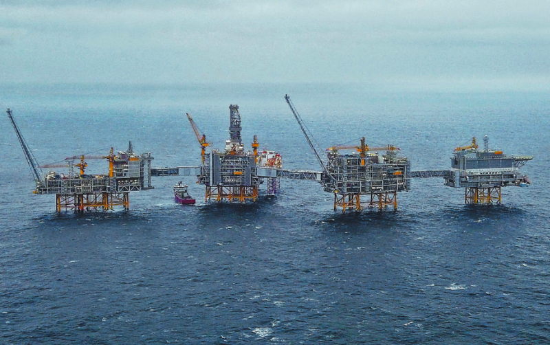 Petróleo abre la semana con alzas de más de 3% tras decisión de OPEP+ de mantener aumento de producción