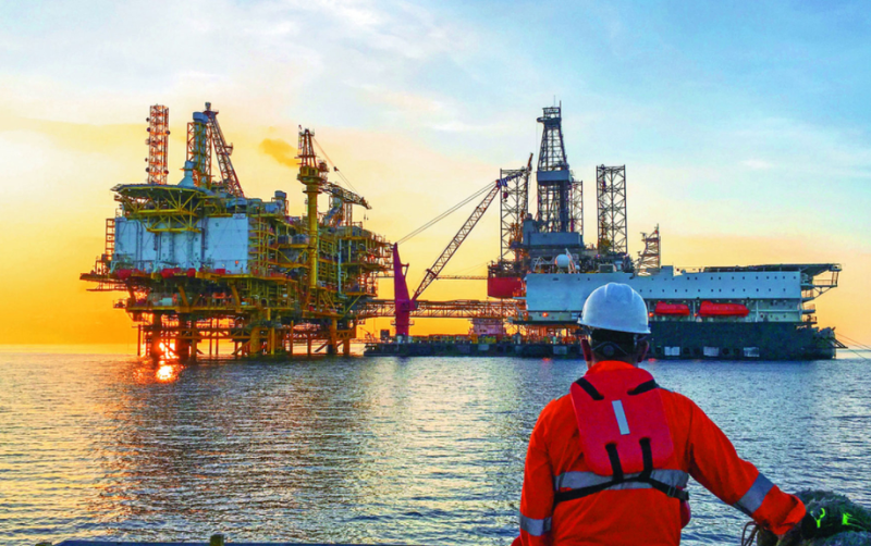 Petróleo cae tras los avances en conversaciones entre EU e Irán