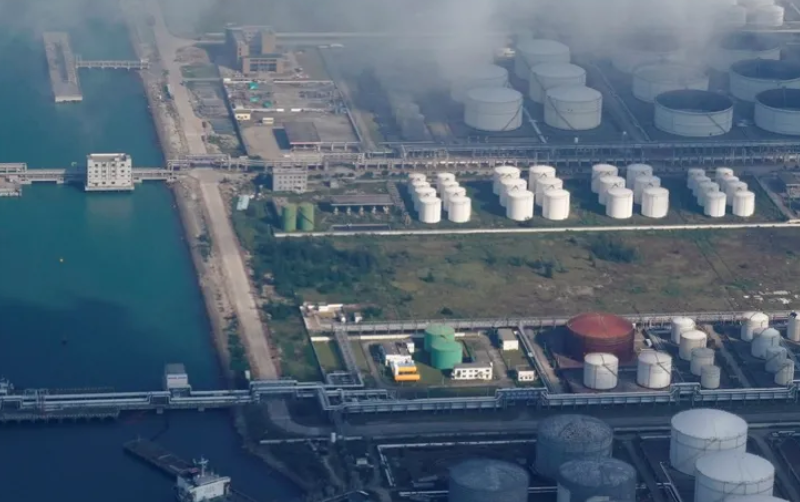 Petróleo se estabiliza mientras persisten los problemas chinos